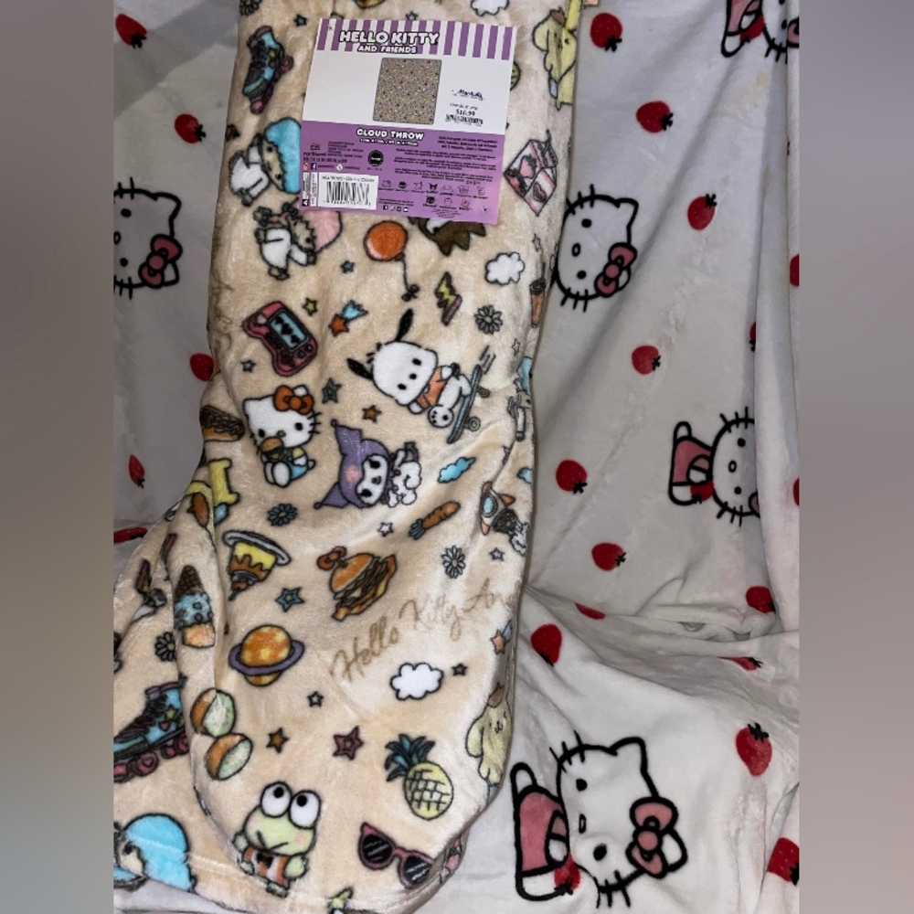 ( SOLD )Hello kitty and friends blanket